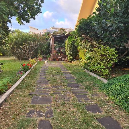 Comfy Home-Tropical Garden & 5 Min Walk To Beach タマラン エクステリア 写真