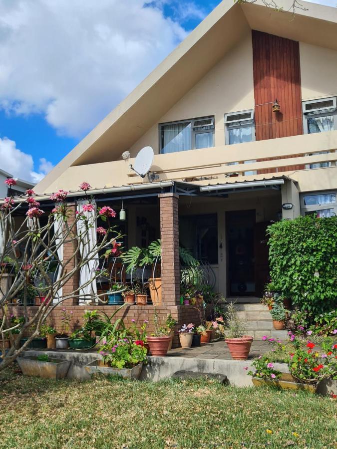 Comfy Home-Tropical Garden & 5 Min Walk To Beach タマラン エクステリア 写真